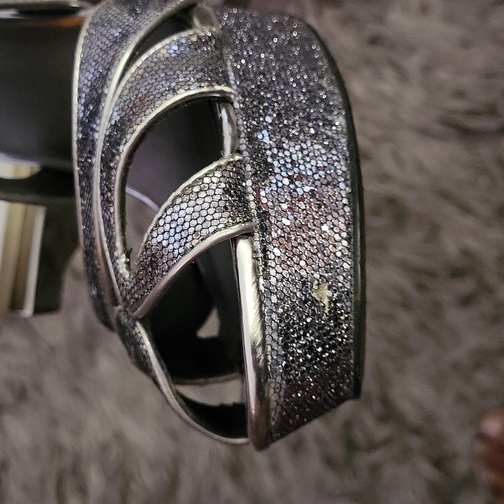 Shoes - Picture 5 of 6